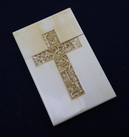 A Canton carved ivory card case